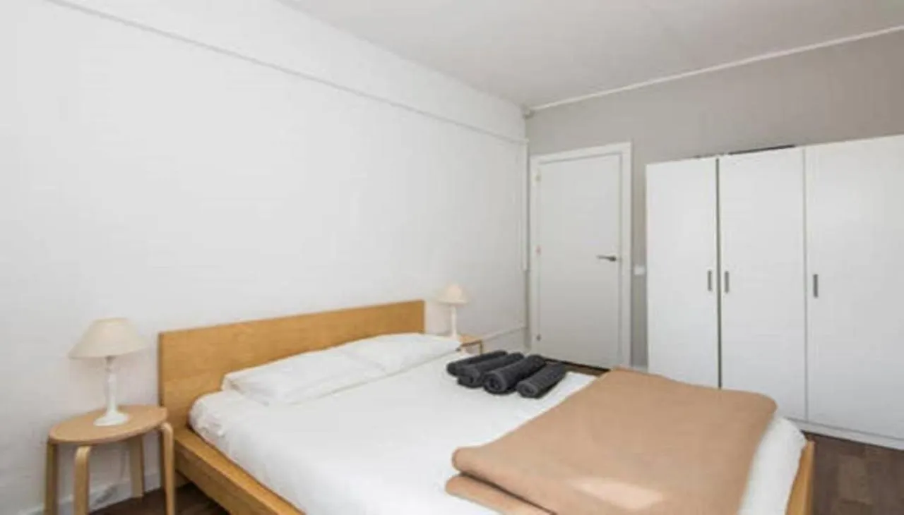 Habitación en casa particular Sagarda Familia Private Sunny Room Barcelona